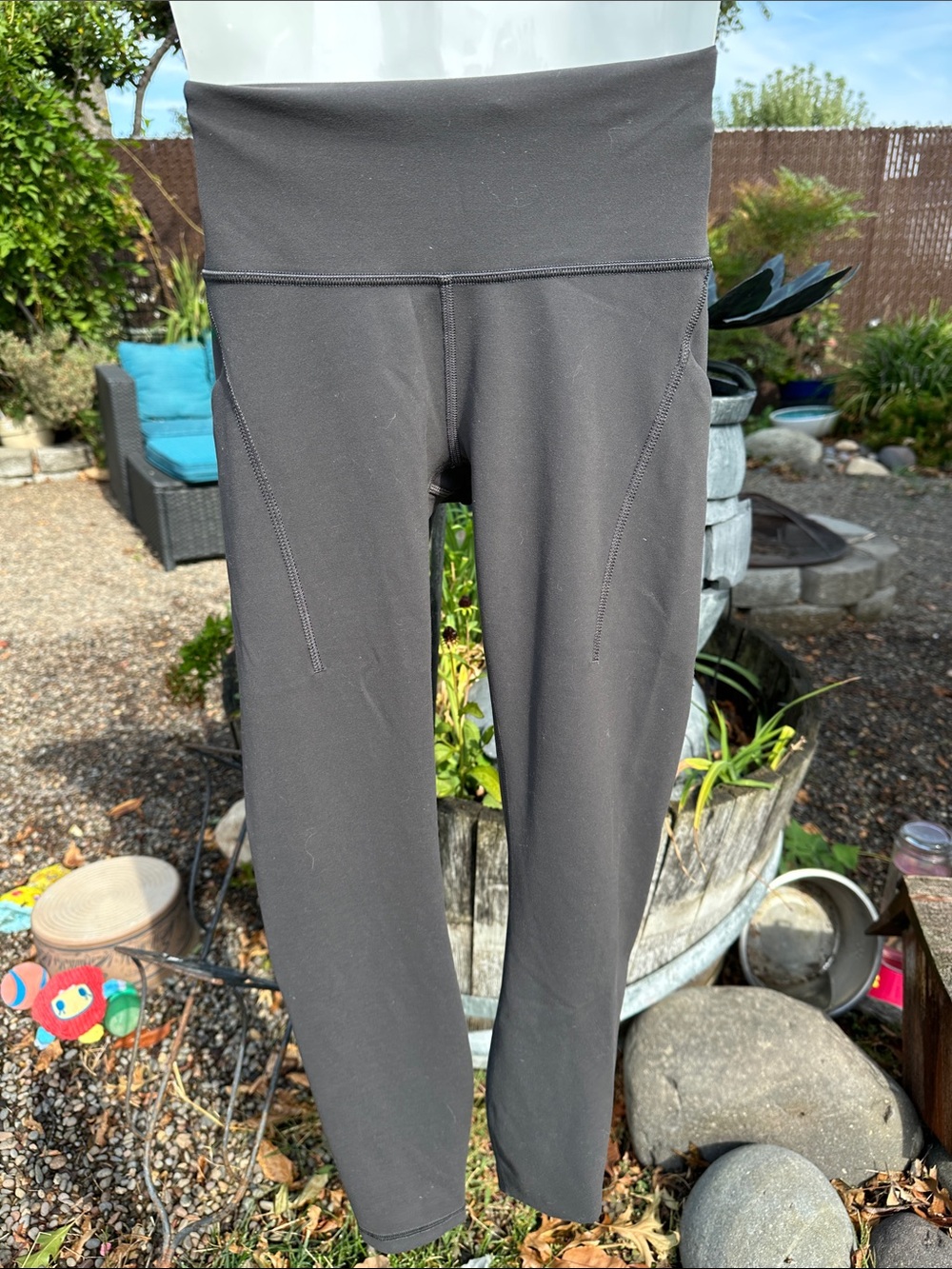 Lululemon pants size 4